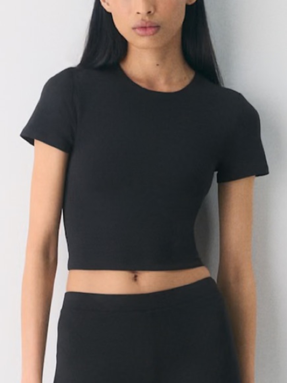 Aritzia Babaton Original Contour Marvel waist cropped t shirt medium black
